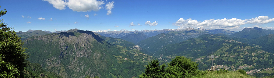 Vista panoramica dalla croce del Pizzo Grande 